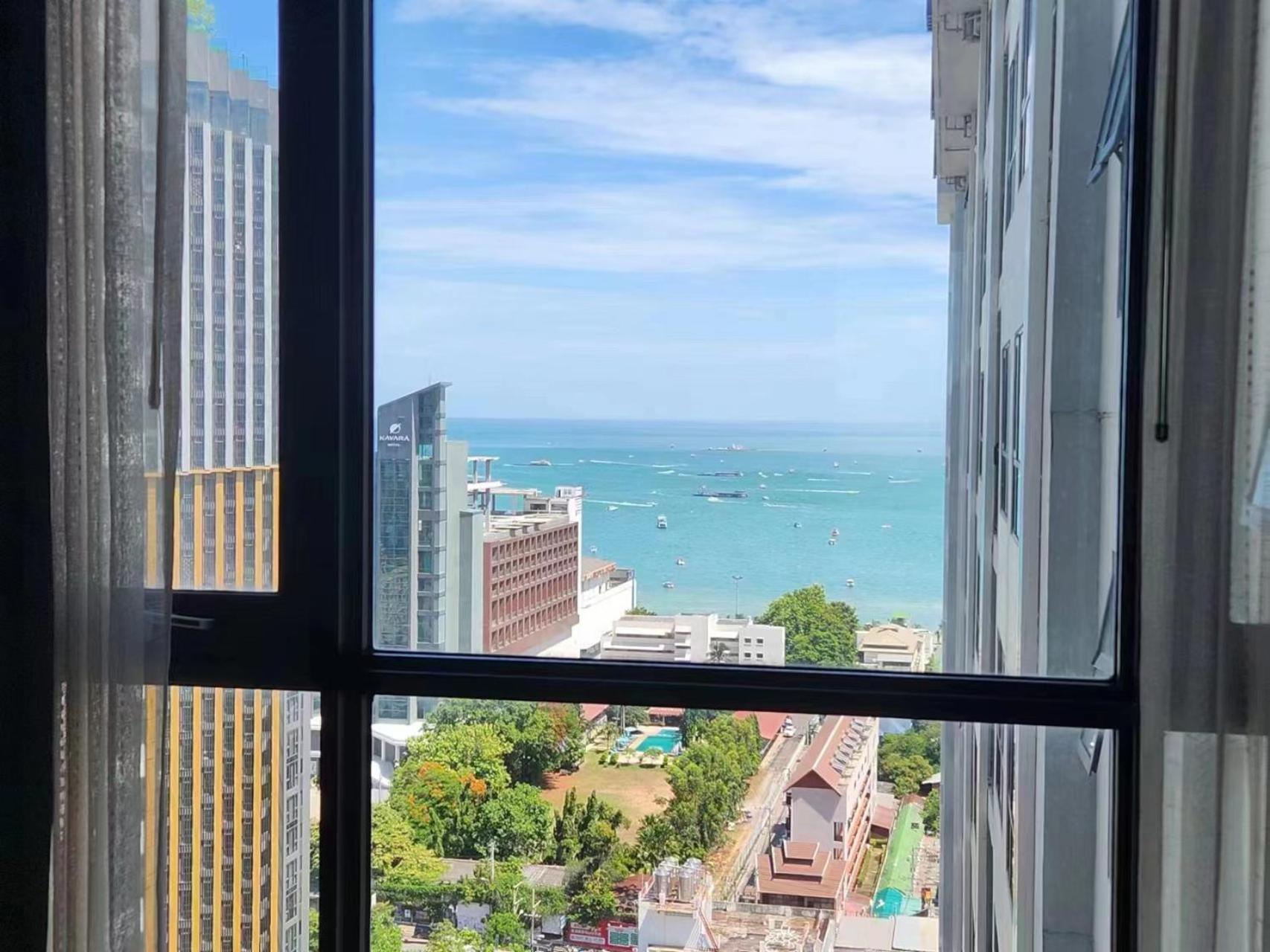 The Base Apartment Pattaya Exterior foto