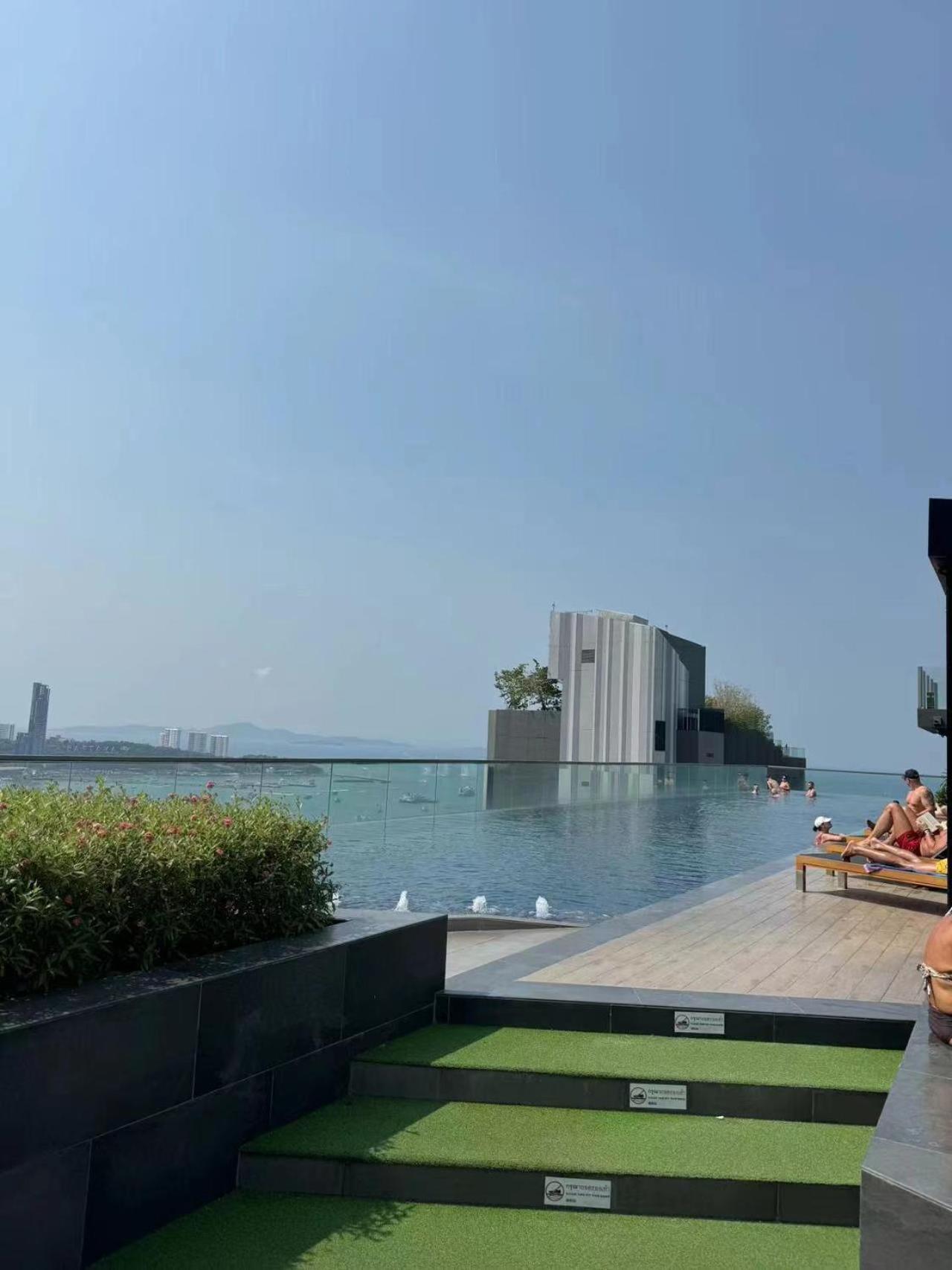 The Base Apartment Pattaya Exterior foto