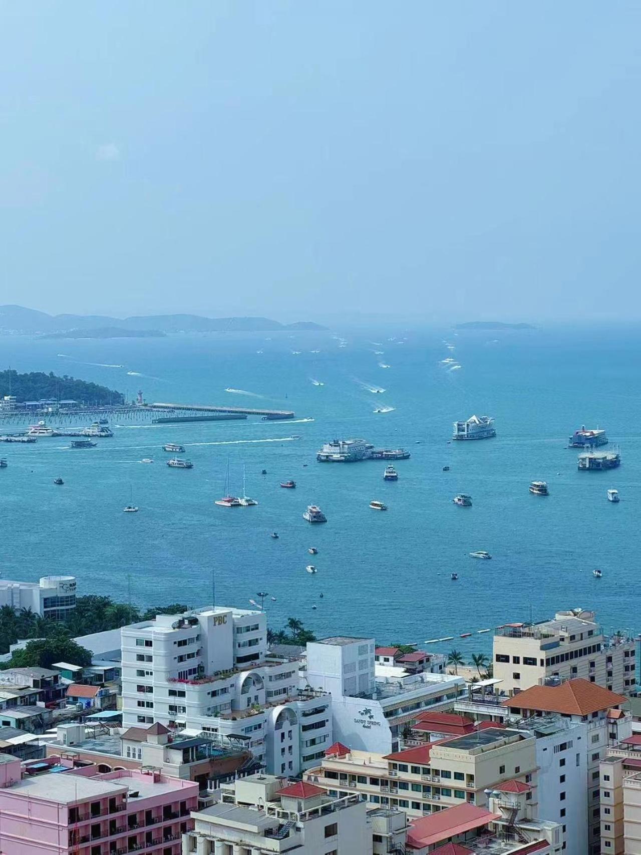The Base Apartment Pattaya Exterior foto
