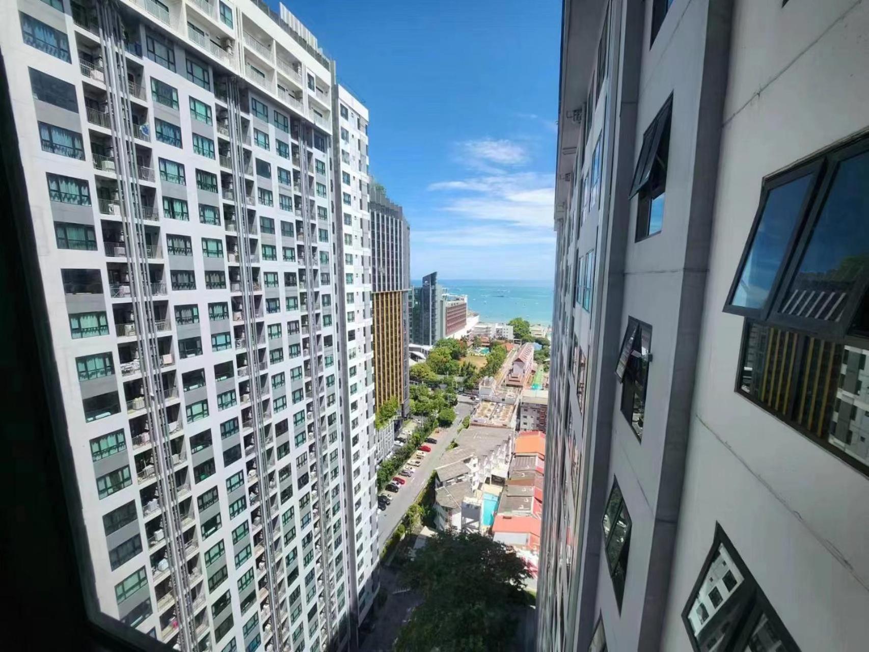 The Base Apartment Pattaya Exterior foto
