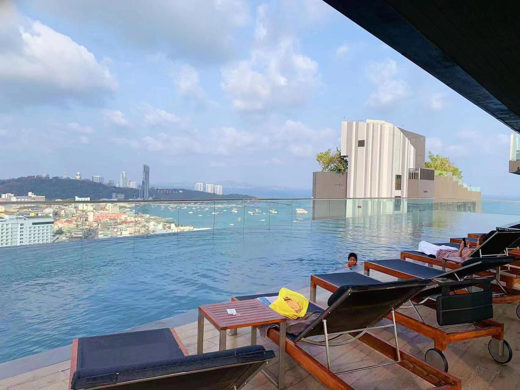 The Base Apartment Pattaya Exterior foto